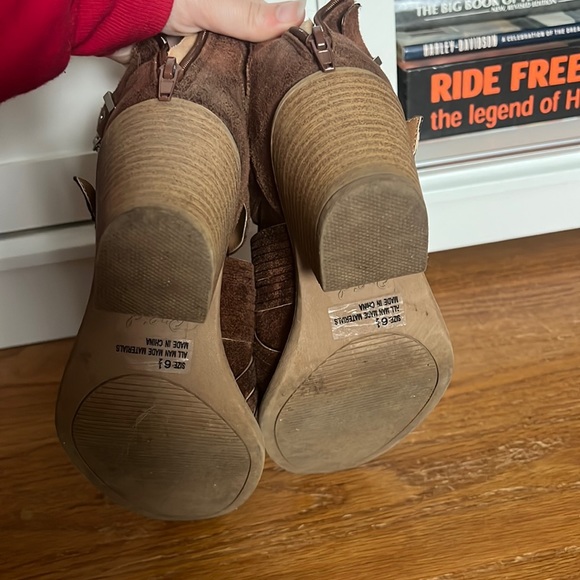 HOLIDAY SALE Brown Booties - Picture 6 of 6
